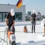 Flachdach Diagnose und Lecksuche: Die häufigsten Ursachen für Undichtigkeiten bei gewerblichen Flachdächern erklärt